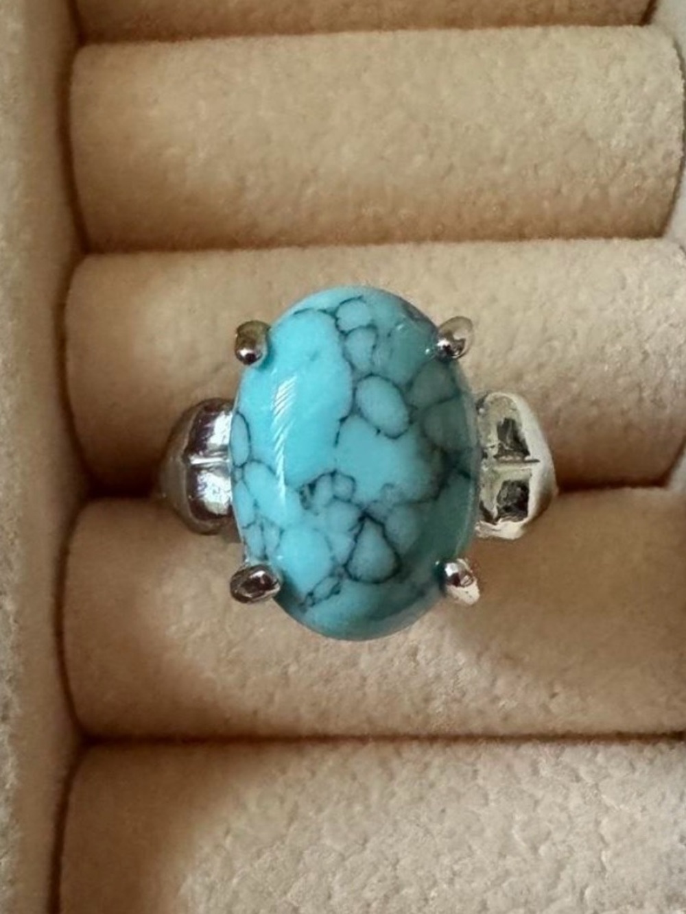 Turquoise Howlite Oval Stone Silvertone Ring size 7.5